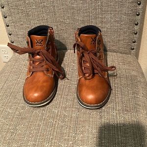Boys size 2 zip up boots